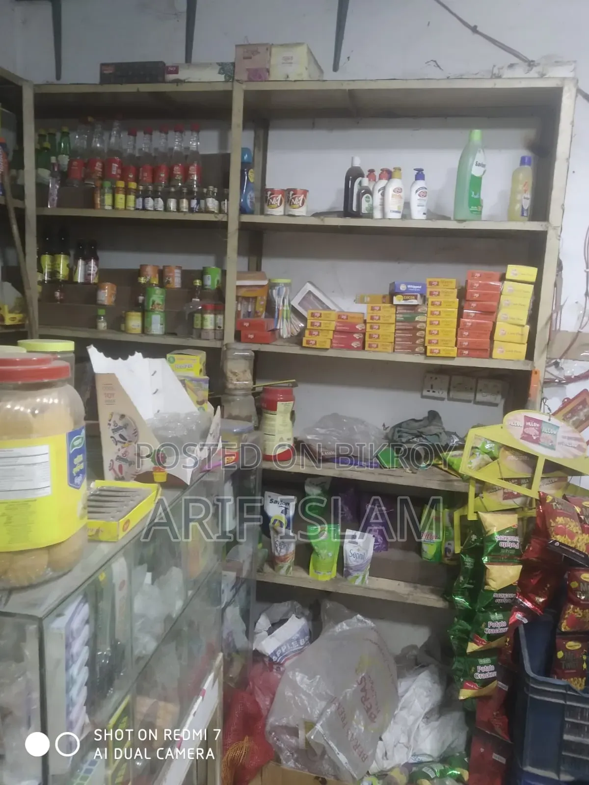 দোকানের র‍্যাক (তাক) বিক্রী হবে।
