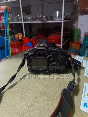 I will sell a Canon 30d model photo camera