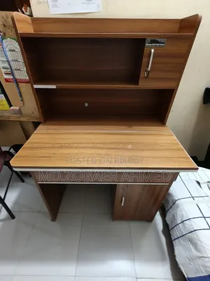 একটি পড়ার টেবিল বিক্রয় করা হবে