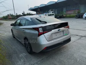 টয়োটা প্রিউস ২০২১ বেইজ