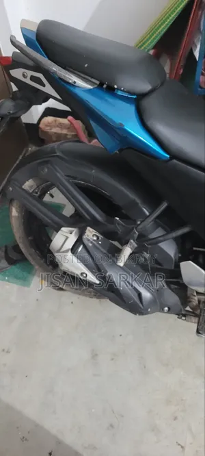 যামাহা এফজেডএস ভি২ ২০১৮ হোয়াইট