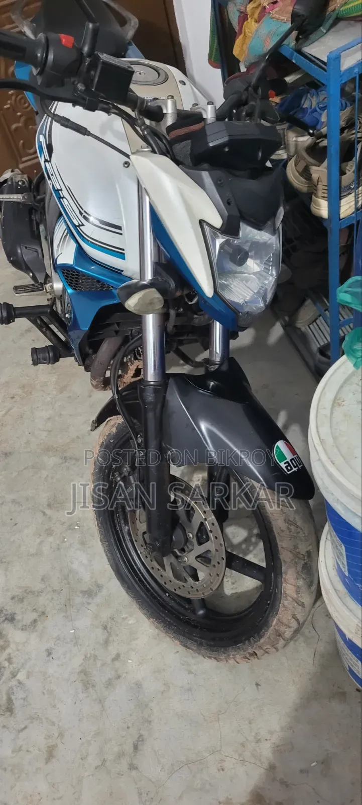 যামাহা এফজেডএস ভি২ ২০১৮ হোয়াইট