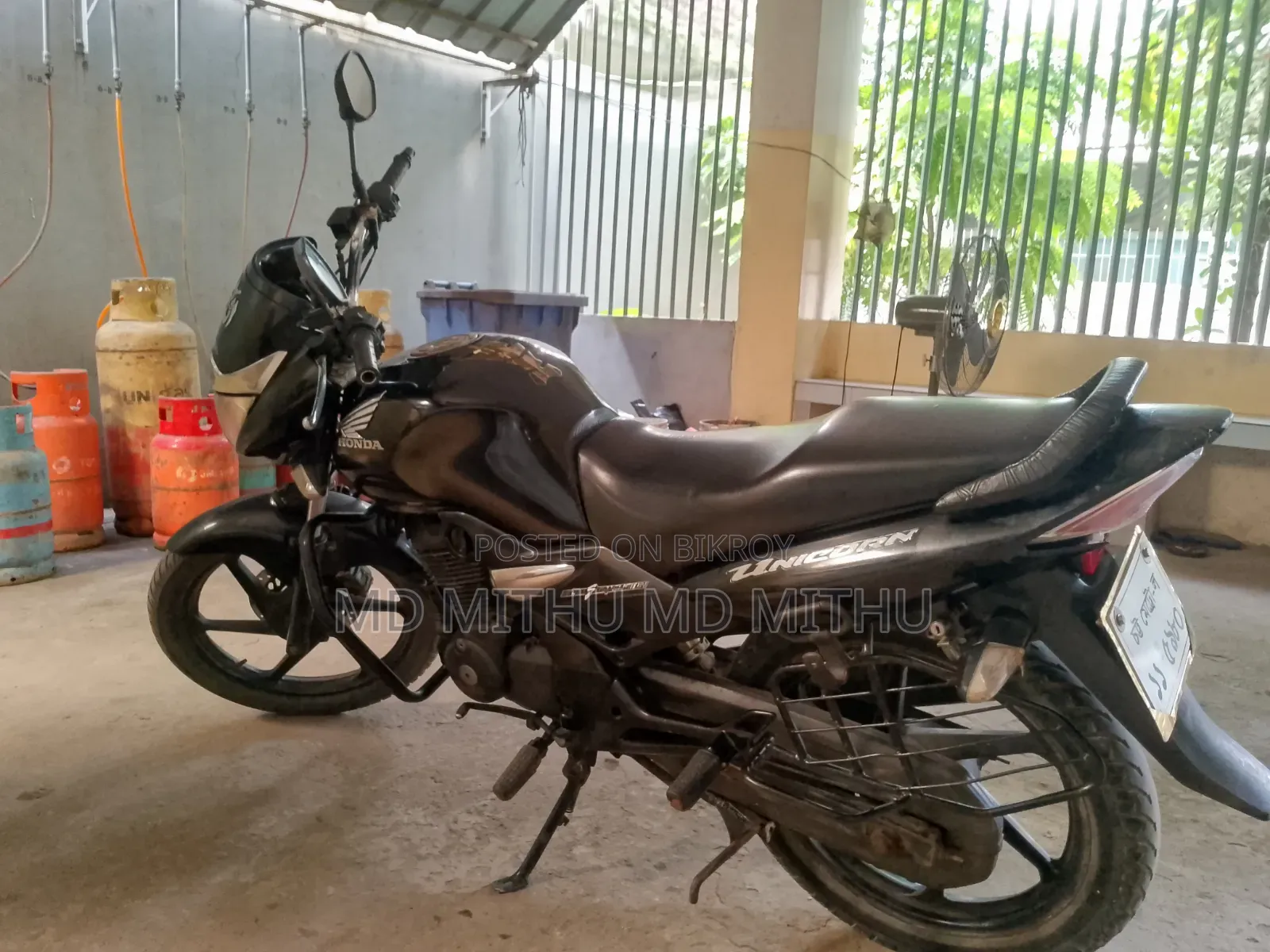 হোন্ডা ইউনিকর্ন ২০১০ কালো