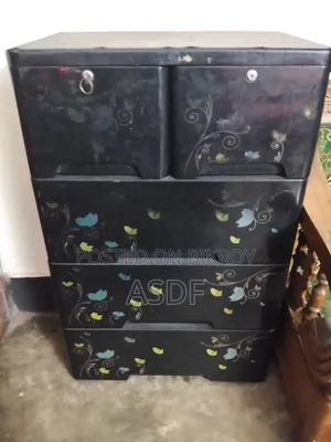 ১টি ওয়ারড্রব বিক্রি হবে