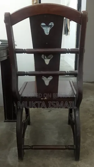 ৬ চেয়ারের ডাইনিং টেবিল
