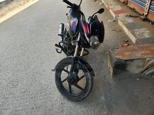 নতুন বাজাজ ডিসকভার ১০০ ২০১৫ ব্ল্যাক