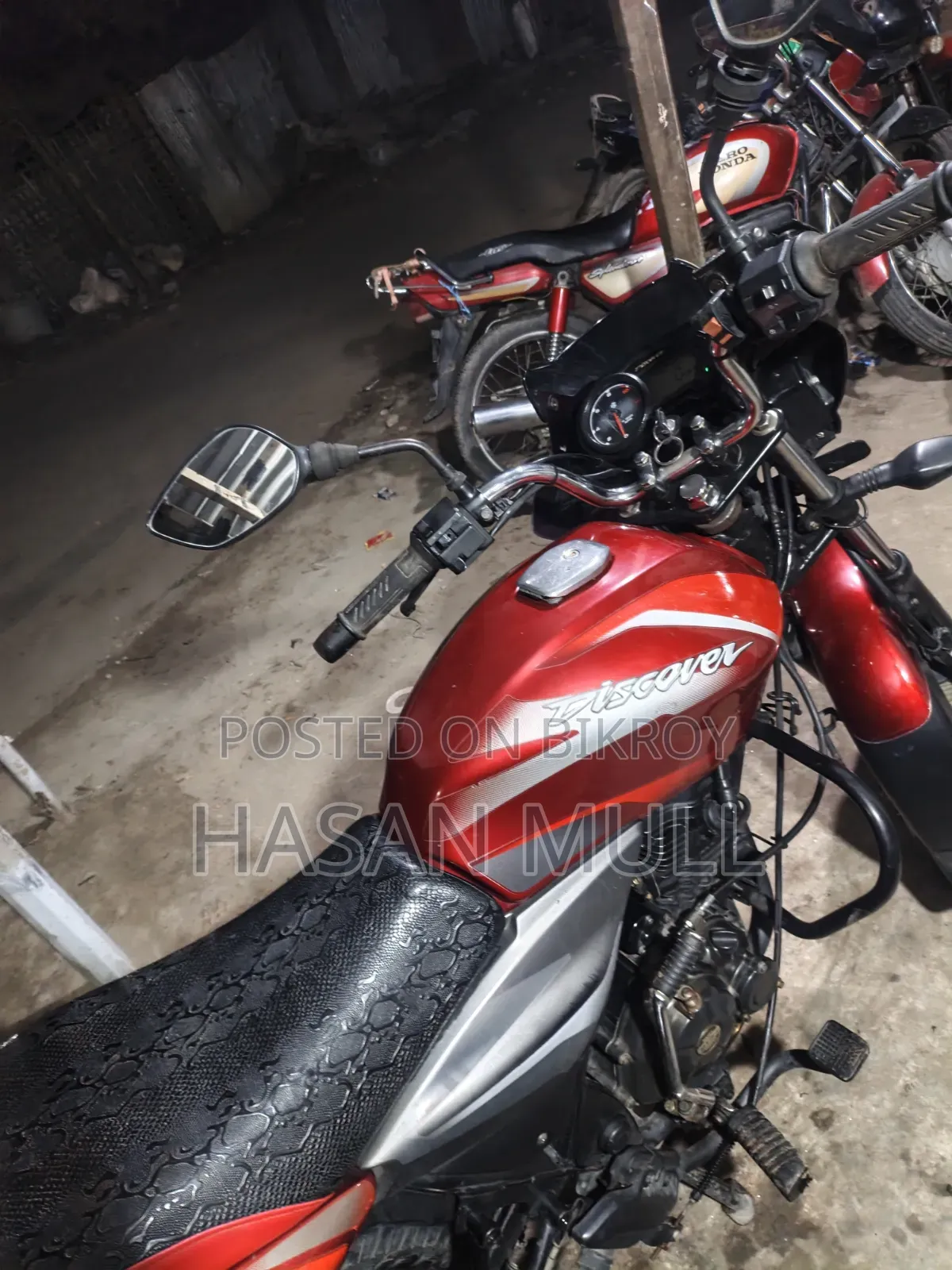 বাজাজ ডিসকভার ১২৫ ২০২০ রেড