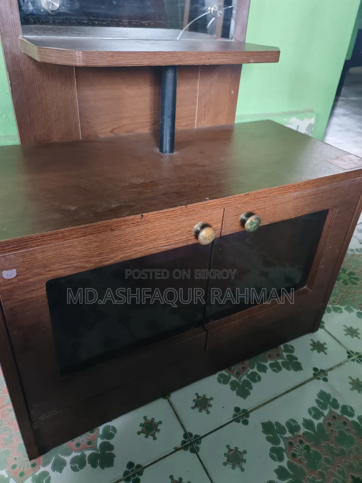 ব্যবহৃত ড্রেসিং টেবিল
