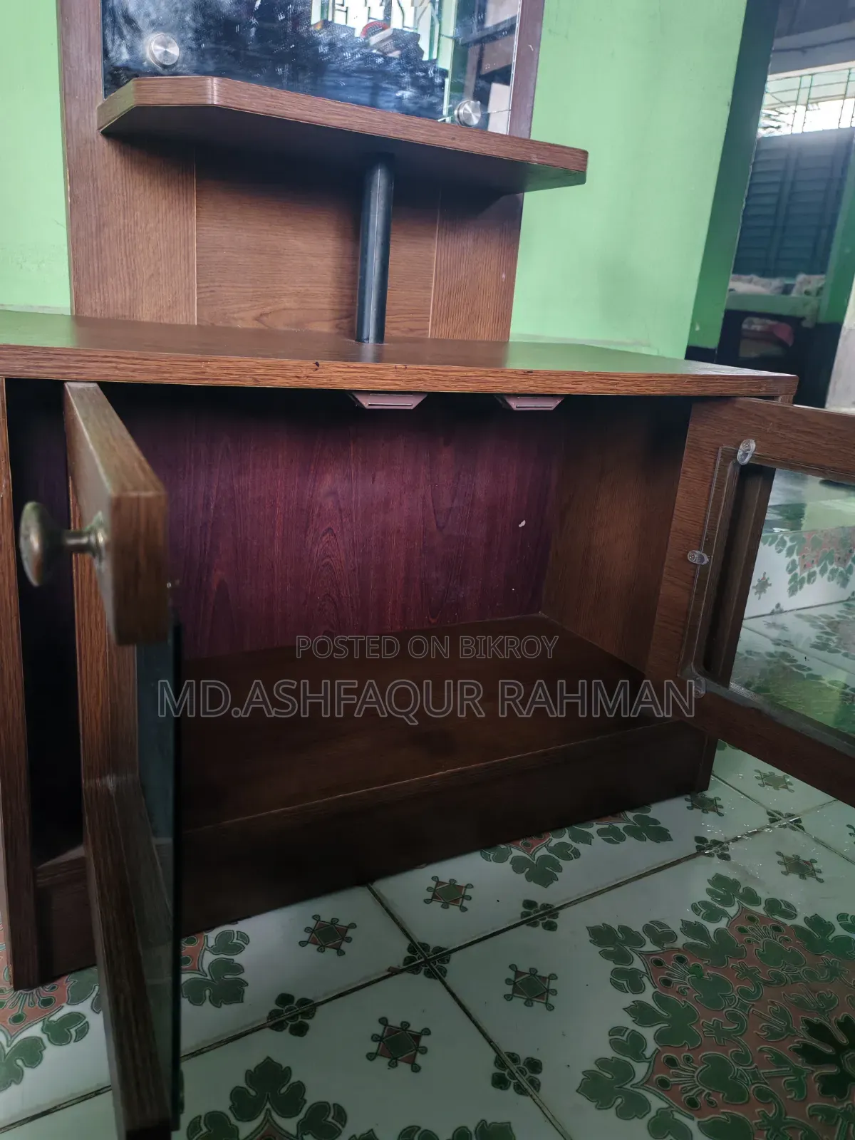 ব্যবহৃত ড্রেসিং টেবিল