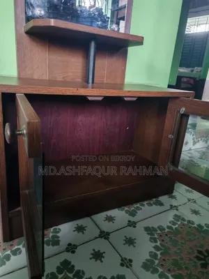 ব্যবহৃত ড্রেসিং টেবিল