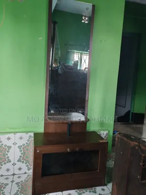 ব্যবহৃত ড্রেসিং টেবিল