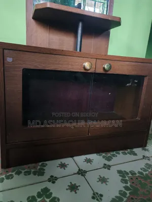 ব্যবহৃত ড্রেসিং টেবিল