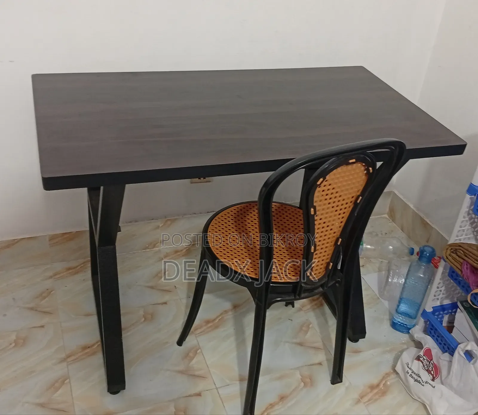 টেবিল ও চেয়ার