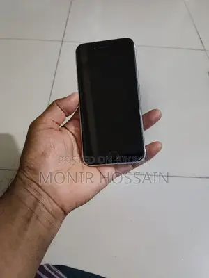 অ্যাপল আইফোন এসই (২০২২) ১২৮ জিবি হোয়াইট