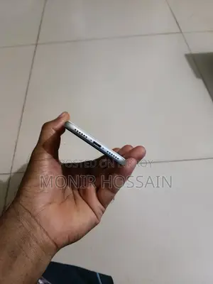 অ্যাপল আইফোন এসই (২০২২) ১২৮ জিবি হোয়াইট
