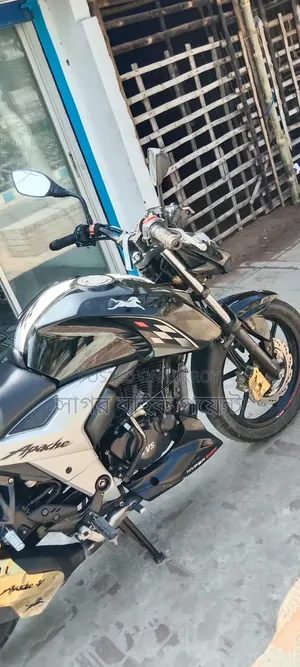 TVS Apache RTR 160 4V 2022 Black