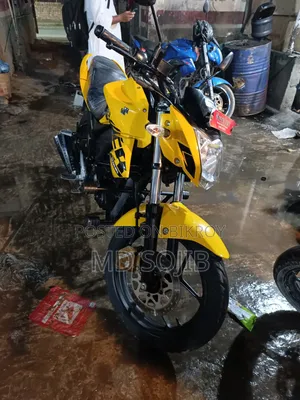 সুজুকি জিক্সার ২০২৪ ইয়েলো
