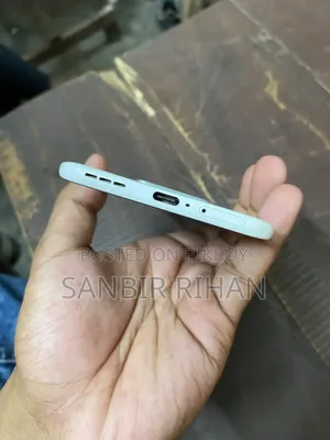 টেকনো পোভা স্লিম ৫জি ২৫৬ জিবি হোয়াইট