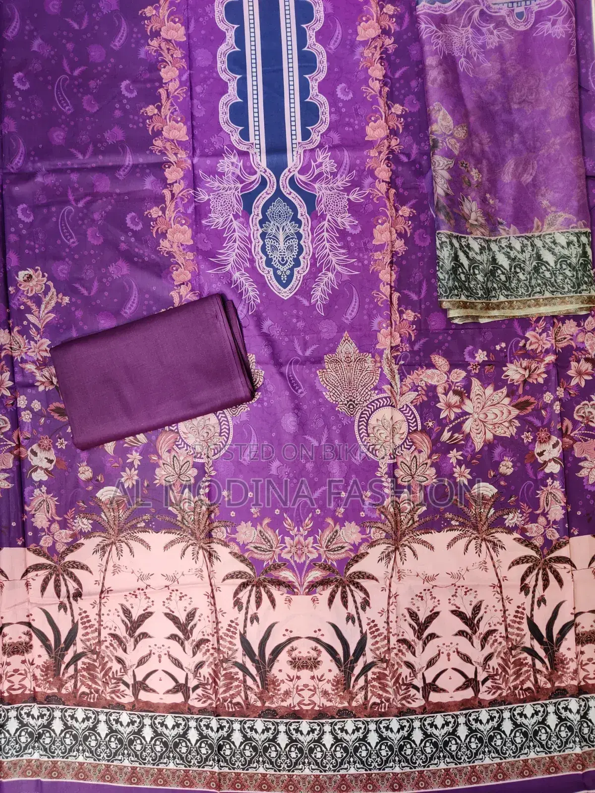 মেয়েদের থ্রিপিছ