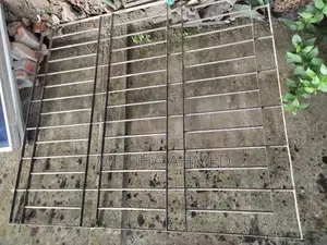 ব্যবহৃত লোহার গ্রিল ও অ্যালুমিনিয়াম থাই জানালা