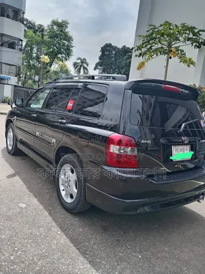 টয়োটা ক্লুজার ২০০৫ কালো