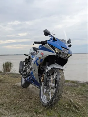 সুজুকি জিএসএক্স-আর১৫০ ২০২২ রূপালী