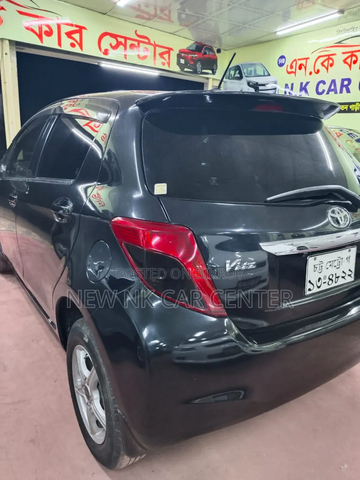Toyota Vitz 2012 Black