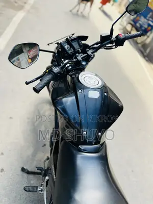 নতুন সুজুকি জিক্সার ২০২০ কালো