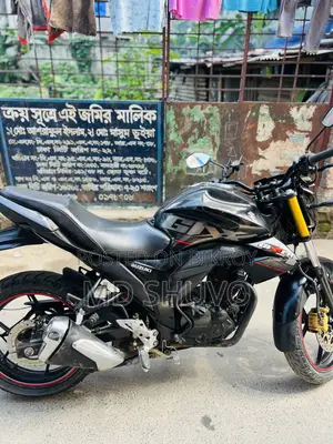 নতুন সুজুকি জিক্সার ২০২০ কালো
