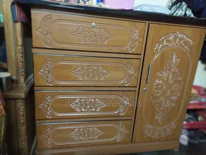 Wardrobe completely brand new, used for very few days, only about a month