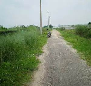 সেক্টর-২৯ এ ১৫০০ ফুটের কাছাকাছি ৫ কাঠার দক্ষিণমুখী জমি