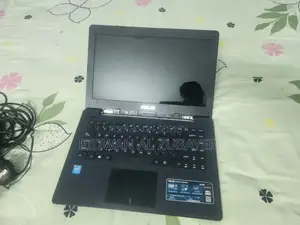 Laptop Asus 4GB HDD 60GB