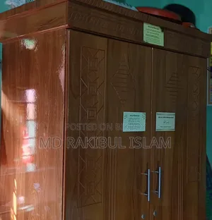 মালেসিয়ান কাঠের আলমারি