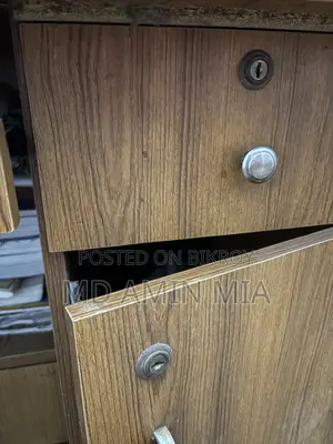 পিসি এবং পড়ার টেবিল