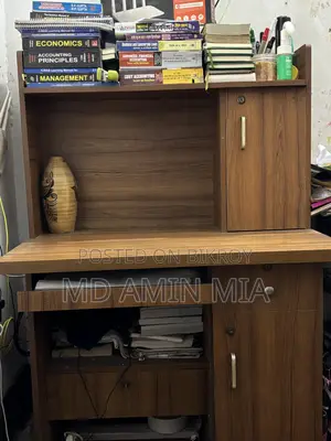 পিসি এবং পড়ার টেবিল