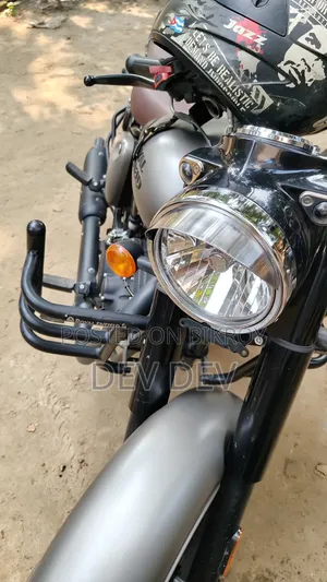 New Royal Enfield Classic 350 2025 Gray