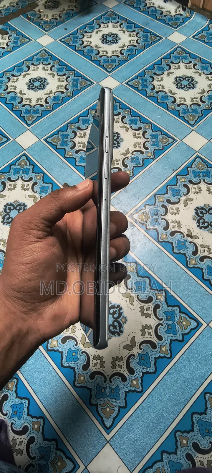 মোটরোলার এজ ৫০ ফিউশন ১২৮ জিবি হোয়াইট