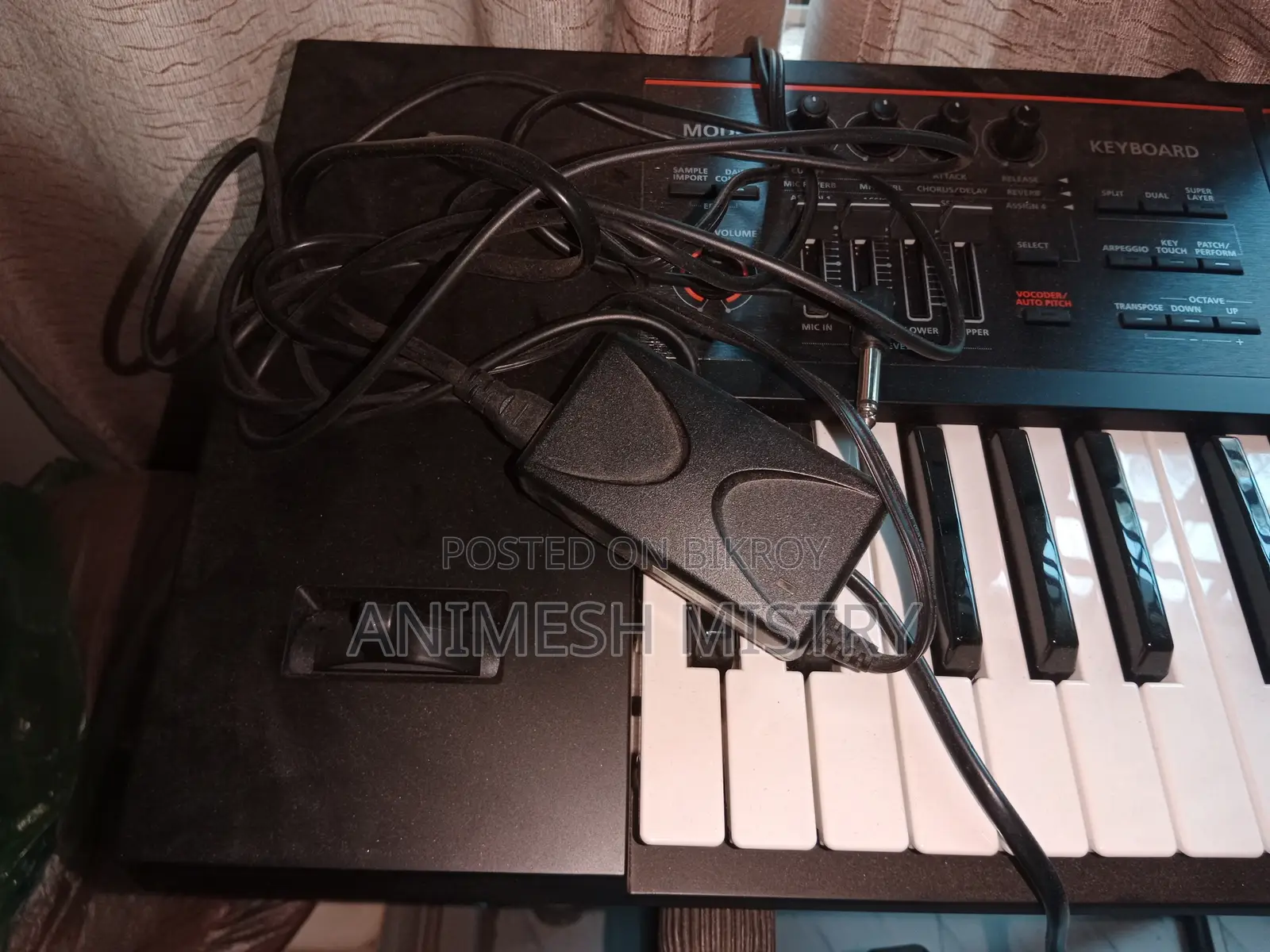 Roland XPS-30 Professional Synthesizer Keyboard – Almost New