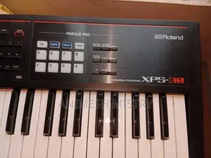 Roland XPS-30 Professional Synthesizer Keyboard – Almost New