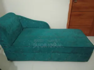 জরুরি টাকার প্রয়োজন তাই নতুন সোফা বিক্রি করব