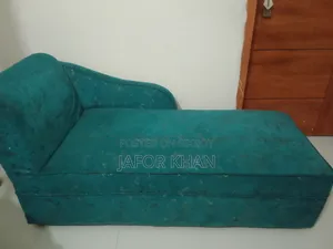 জরুরি টাকার প্রয়োজন তাই নতুন সোফা বিক্রি করব