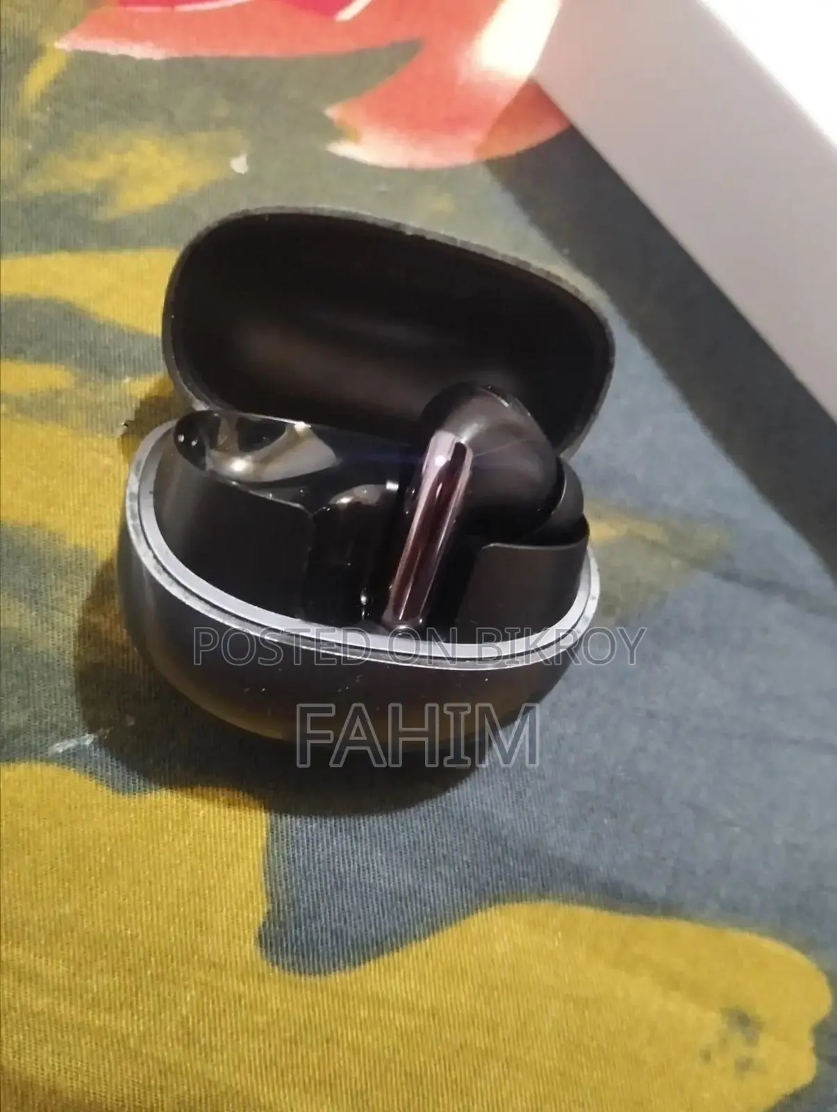 কিউসিওয়াই মেলোবাডস প্রো ইয়ারবাডস শুধুমাত্র বাম দিকের ইয়ারবাড উপলব্ধ
