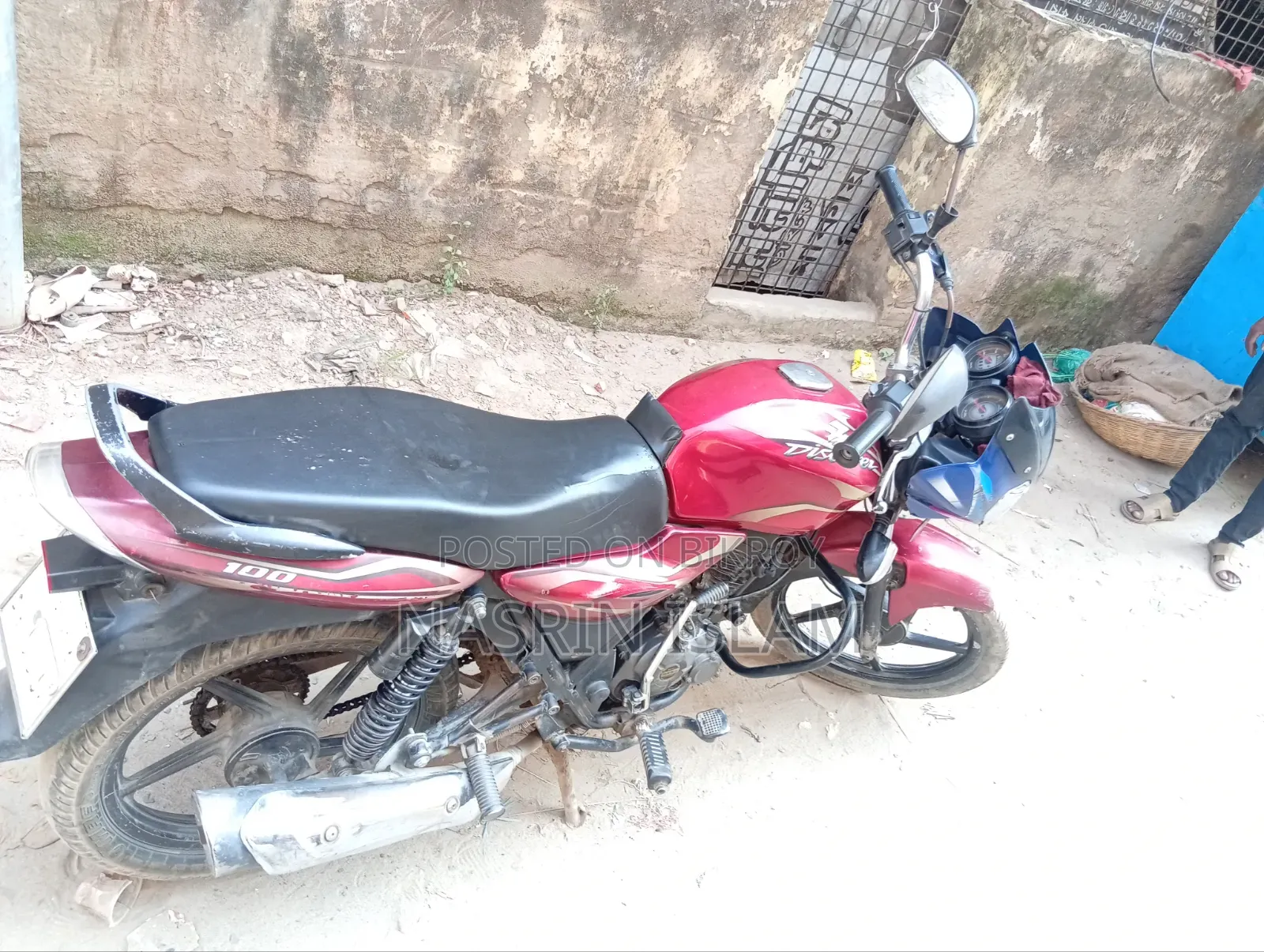 বাজাজ ডিসকভার ১০০ ২০১৮ রেড