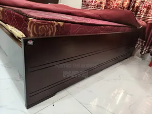 Regal Roma Wooden Bed 5 X 7 Feet Queen Size With Mattress