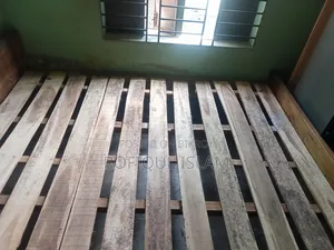 This is an old bed, the condition is just like new!
