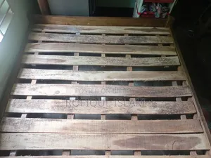 This is an old bed, the condition is just like new!