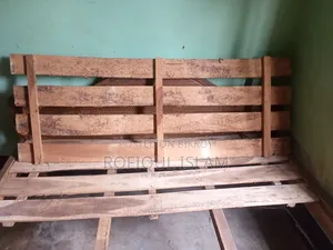 This is an old bed, the condition is just like new!