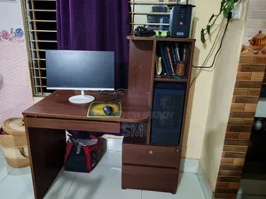 কম্পিউটার টেবিল