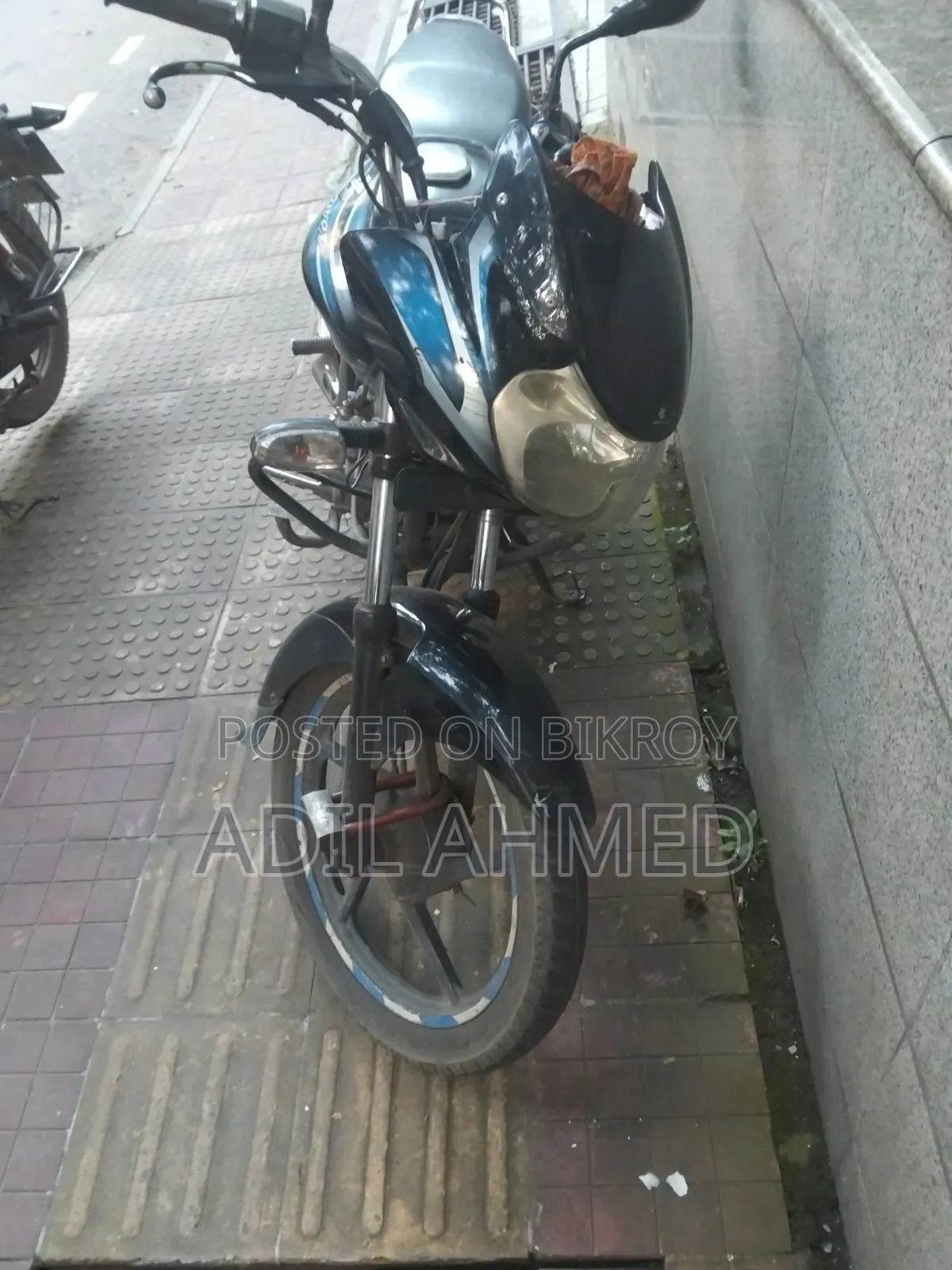 বাজাজ ডিসকভার ১০০ ২০১৬ কালো