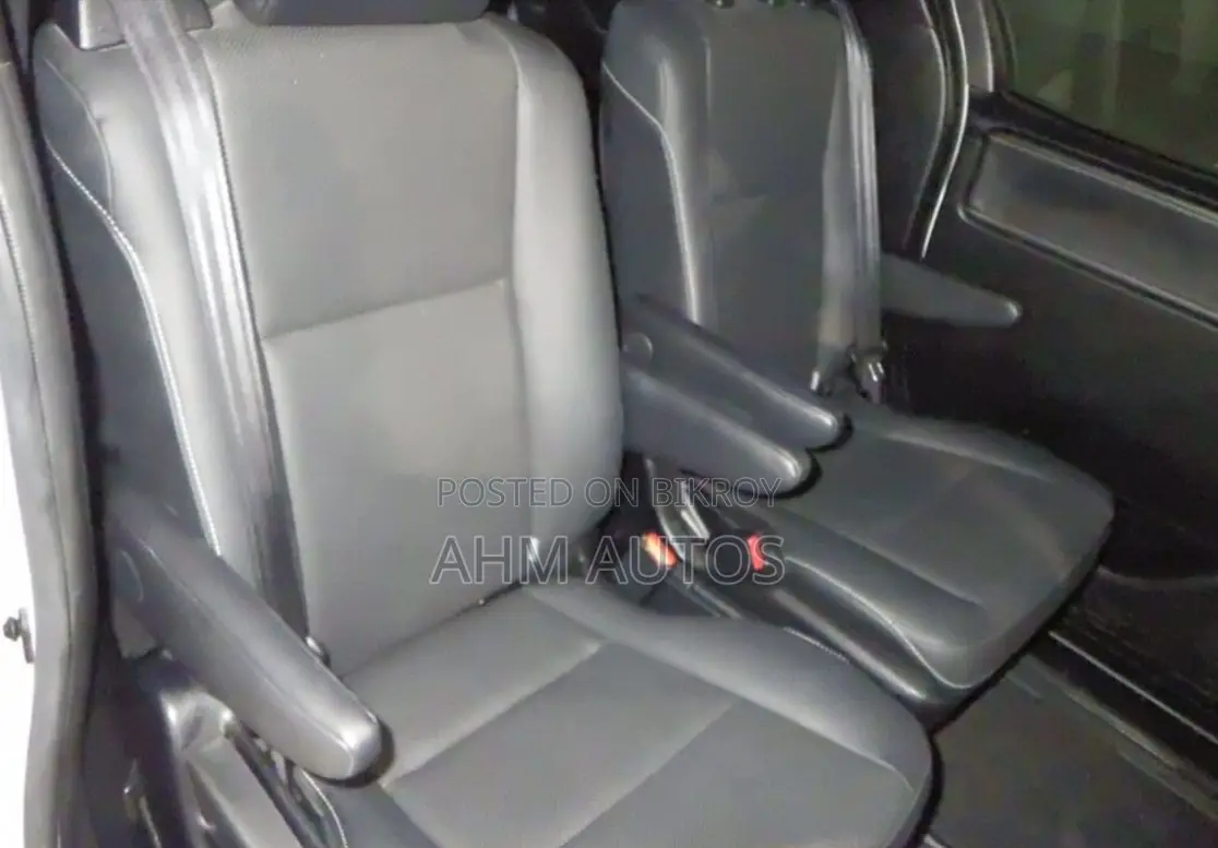 Toyota Esquire 1.8 Four-Wheel Drive Hybrid (7 seater) 2021 Pearl